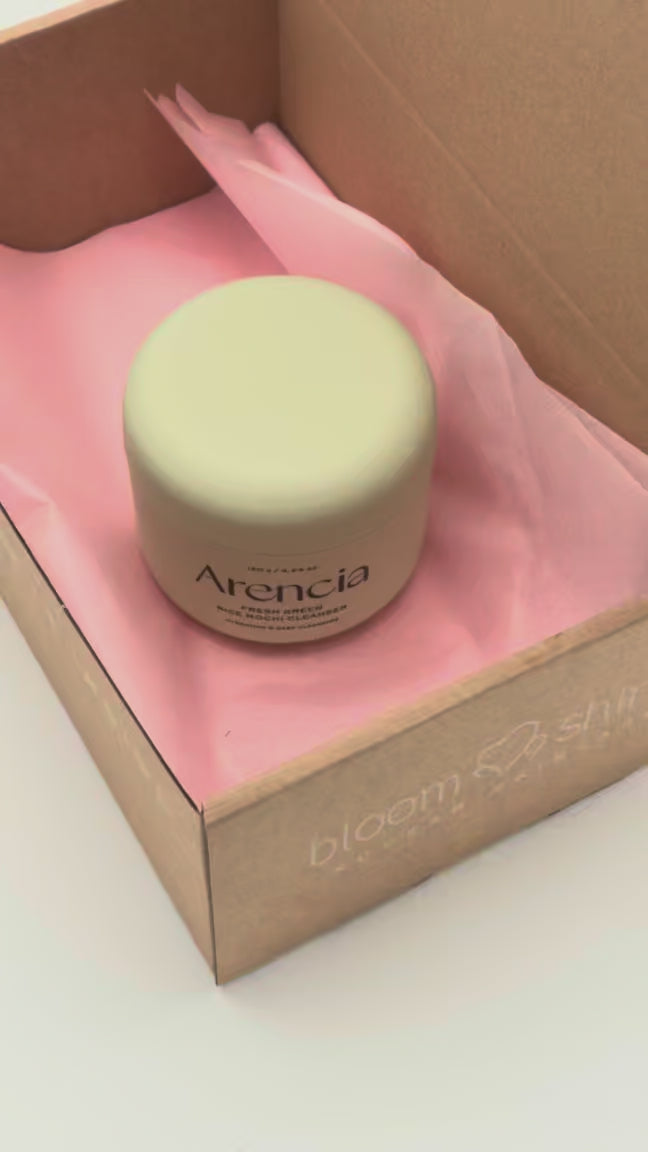 Arencia Fresh Green Rice Mochi Cleanser: Produkt öffnen und Textur zeigen. ASMR mit Produktgeräuschen.